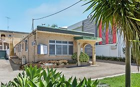 Paramount Motel
